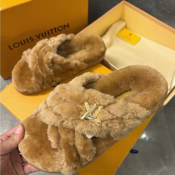 Louis Vuitton Women's Luxurious Brown Fur Slippers - Picture 3 of 6